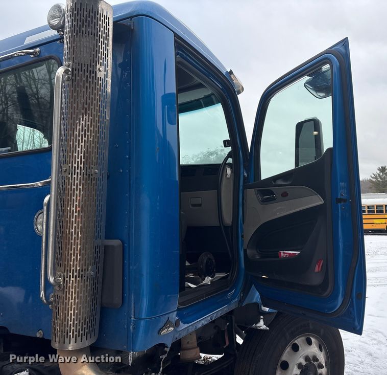 image for item YA1687 2022 Peterbilt 567 semi truck