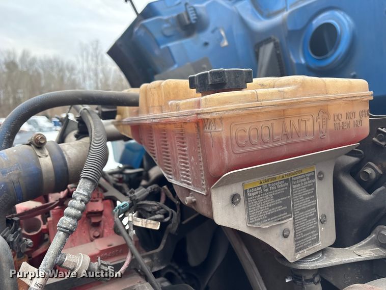 image for item YA1687 2022 Peterbilt 567 semi truck