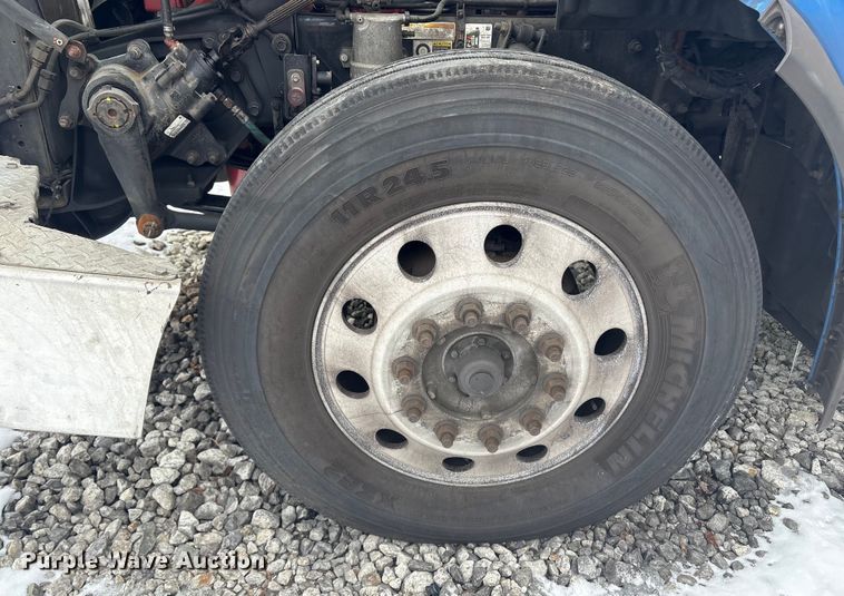 image for item YA1687 2022 Peterbilt 567 semi truck