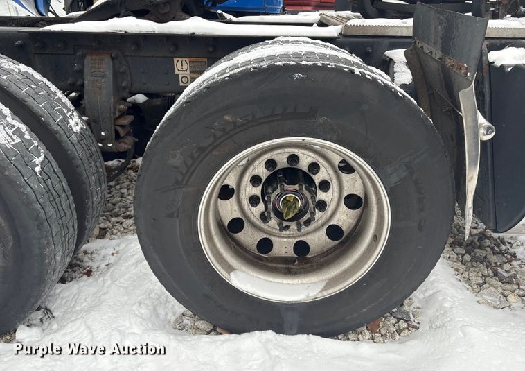 image for item YA1687 2022 Peterbilt 567 semi truck