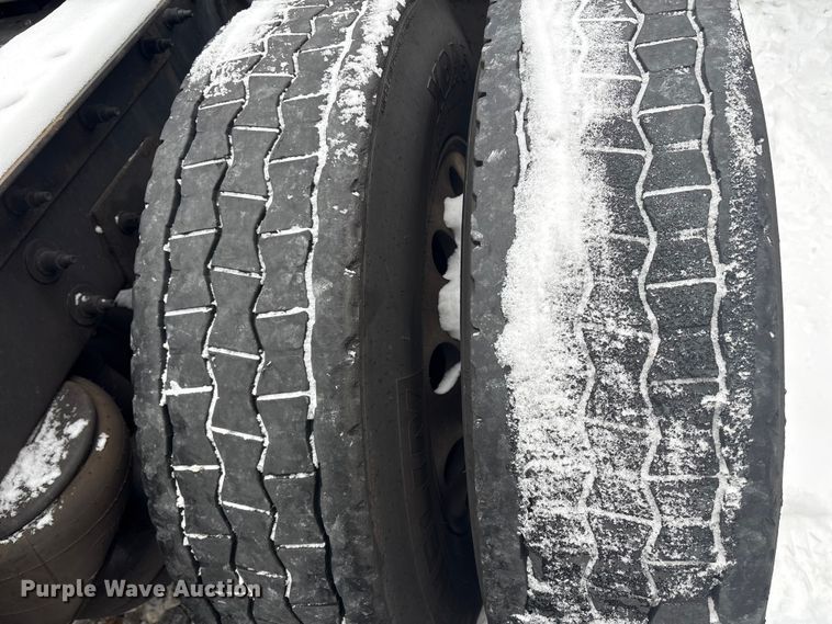 image for item YA1687 2022 Peterbilt 567 semi truck