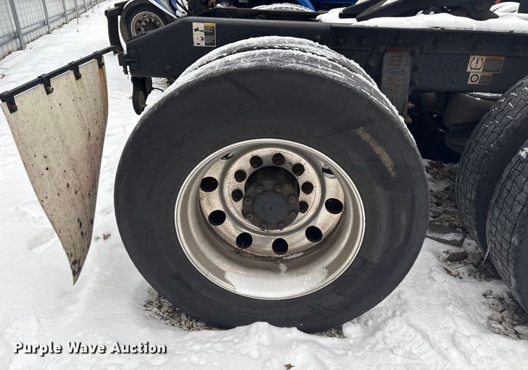 image for item YA1687 2022 Peterbilt 567 semi truck