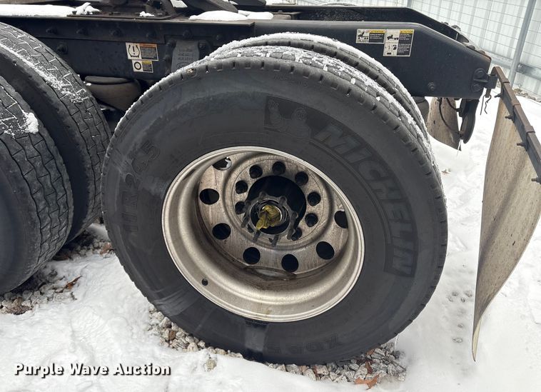 image for item YA1687 2022 Peterbilt 567 semi truck