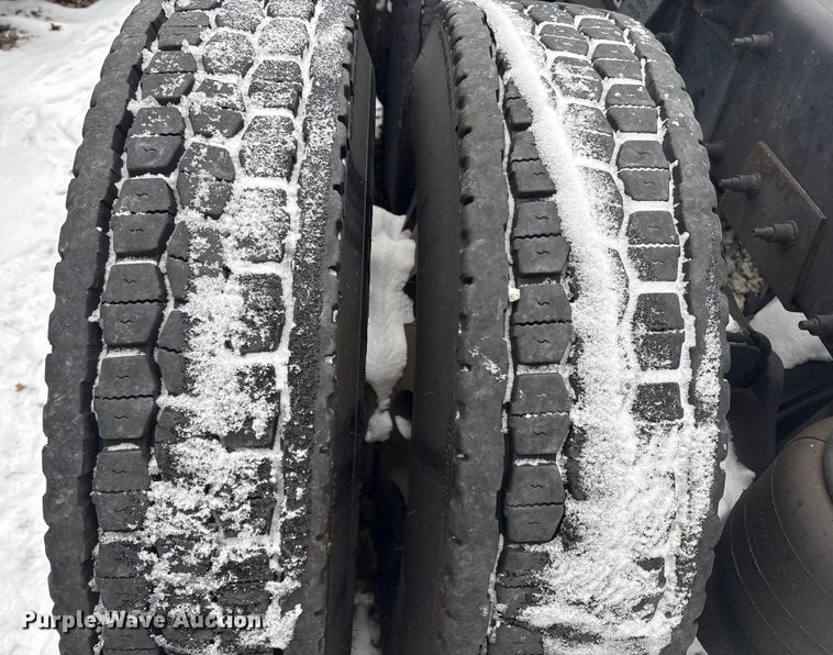 image for item YA1687 2022 Peterbilt 567 semi truck