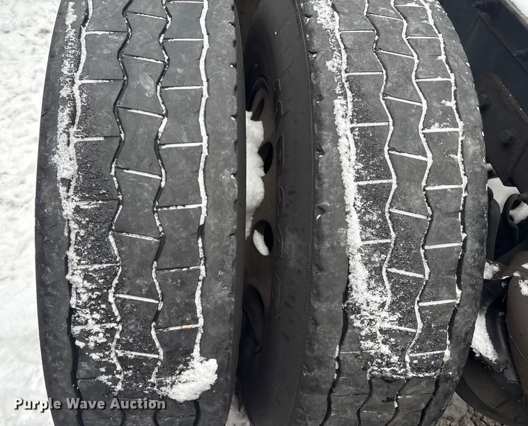 image for item YA1687 2022 Peterbilt 567 semi truck