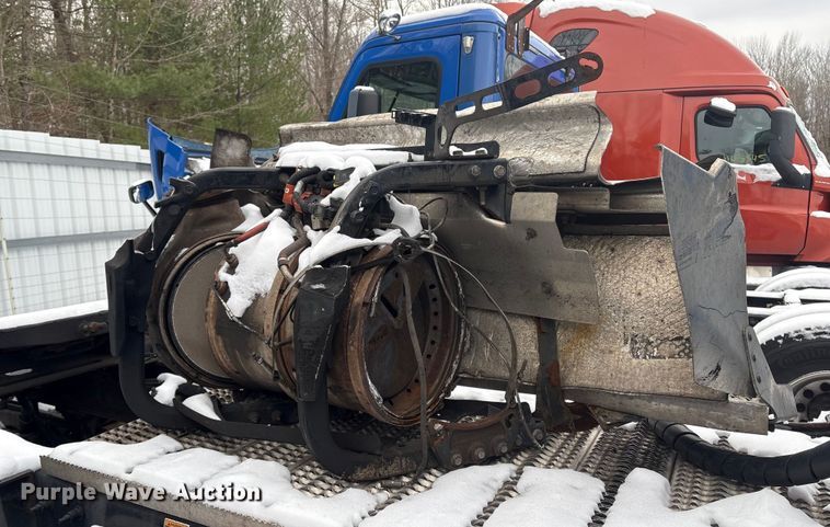 image for item YA1687 2022 Peterbilt 567 semi truck