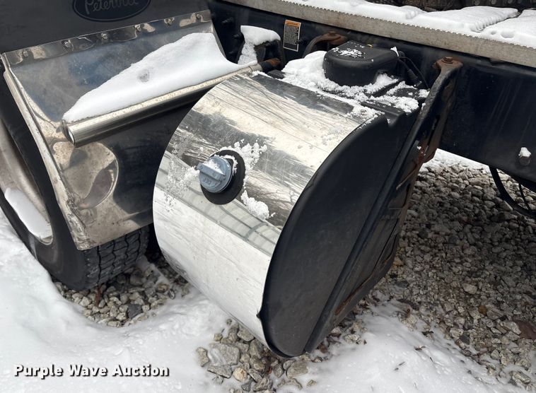 image for item YA1687 2022 Peterbilt 567 semi truck