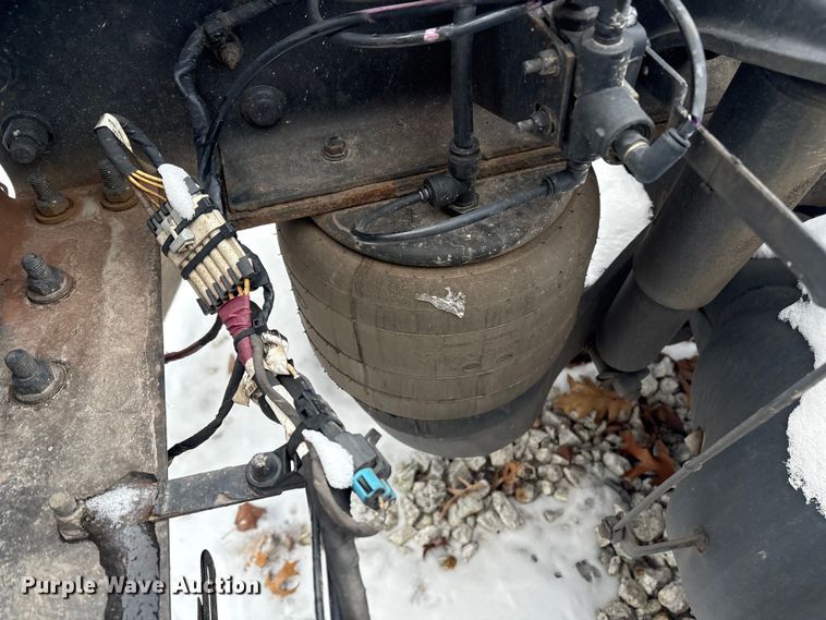 image for item YA1687 2022 Peterbilt 567 semi truck