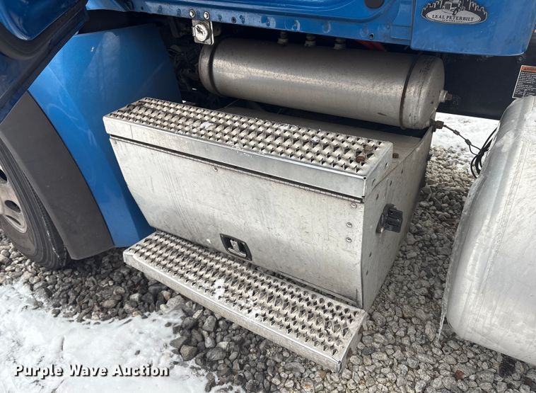 image for item YA1687 2022 Peterbilt 567 semi truck