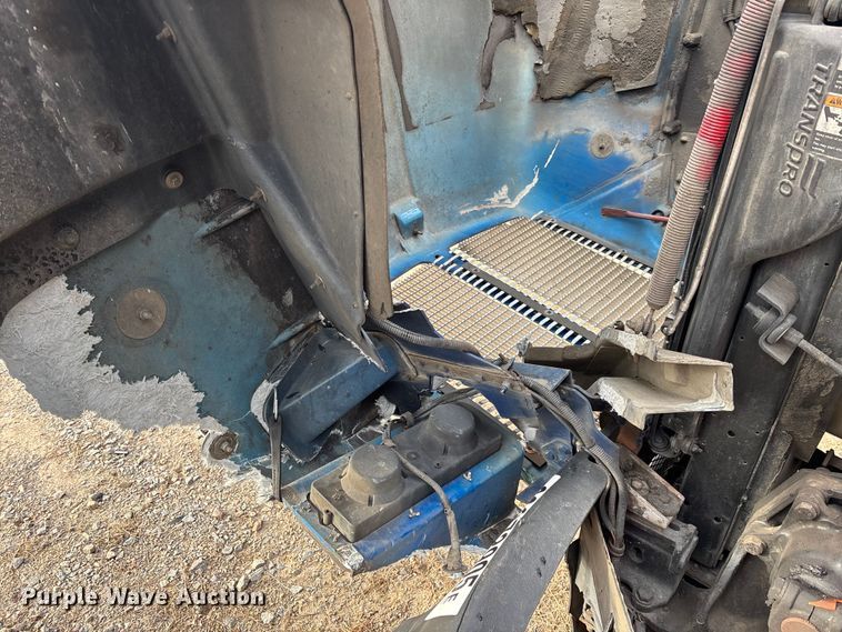 image for item YA1743 2005 Kenworth T600 semi truck