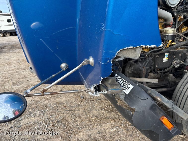 image for item YA1743 2005 Kenworth T600 semi truck