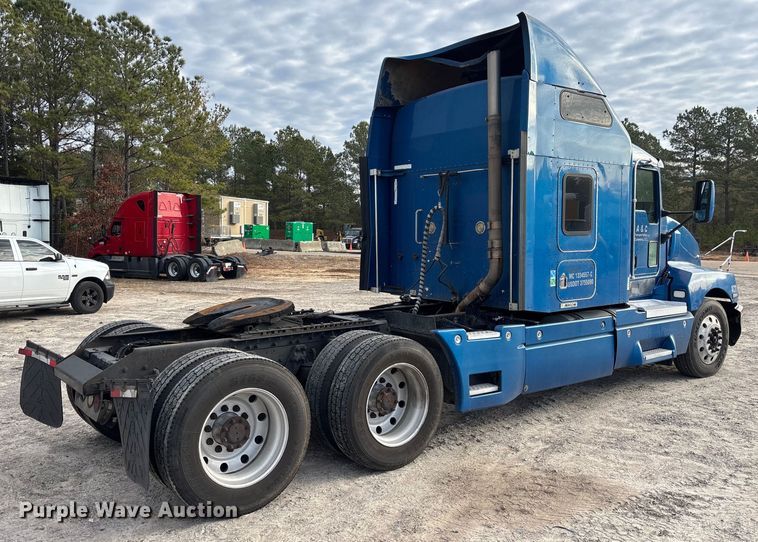 image for item YA1743 2005 Kenworth T600 semi truck