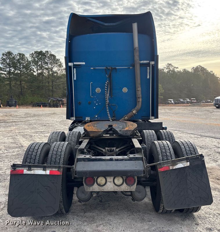 image for item YA1743 2005 Kenworth T600 semi truck