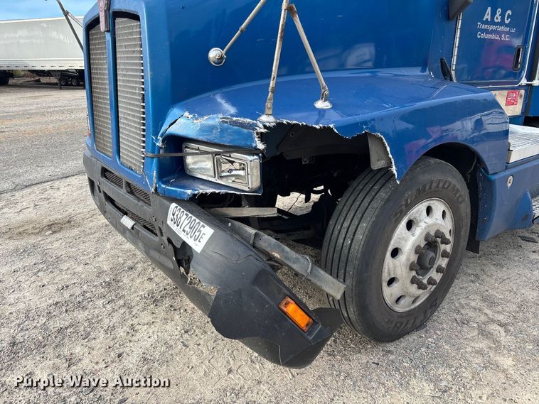 image for item YA1743 2005 Kenworth T600 semi truck