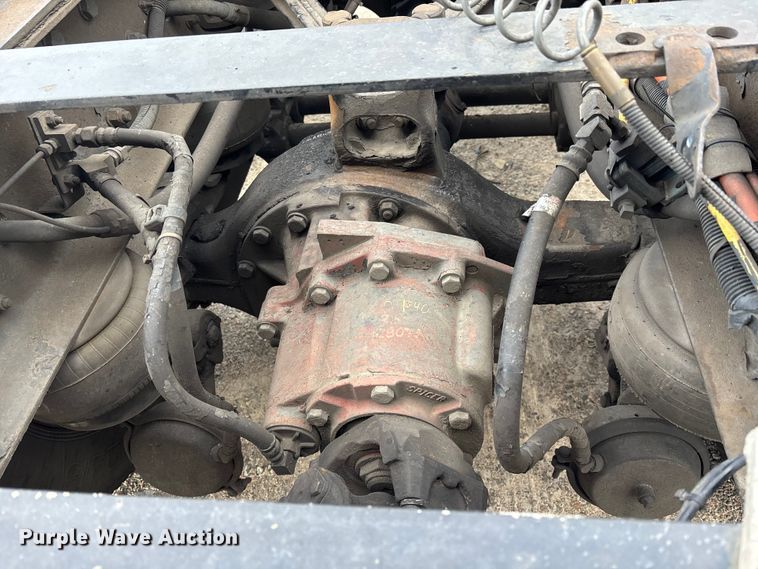 image for item YA1743 2005 Kenworth T600 semi truck