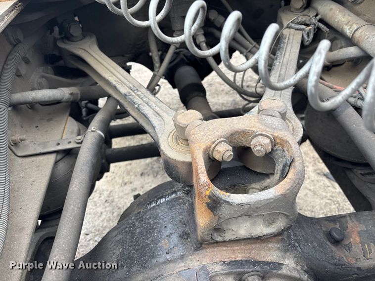 image for item YA1743 2005 Kenworth T600 semi truck