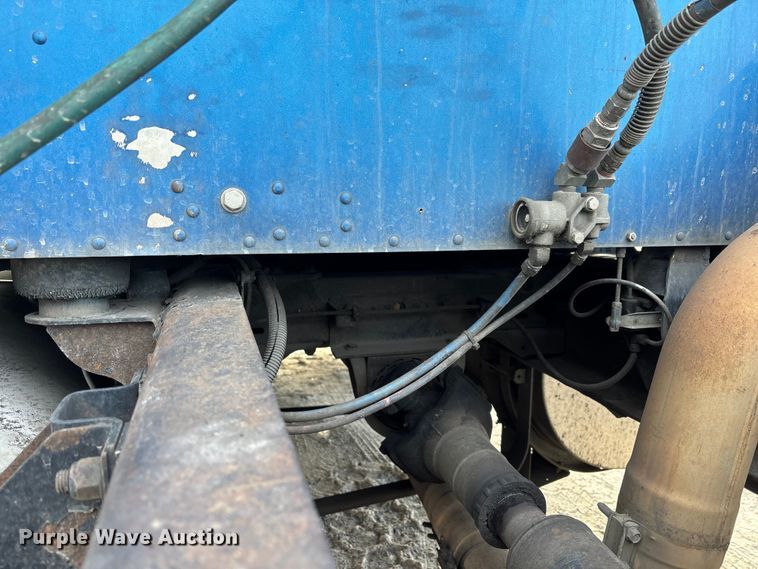 image for item YA1743 2005 Kenworth T600 semi truck