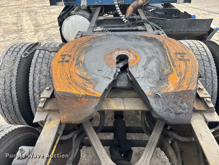 image for item YA1743 2005 Kenworth T600 semi truck