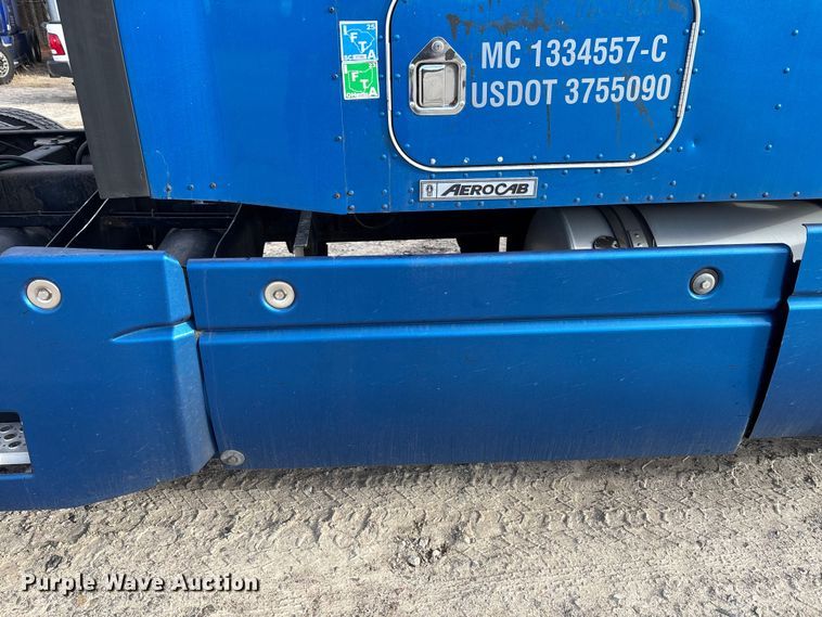 image for item YA1743 2005 Kenworth T600 semi truck