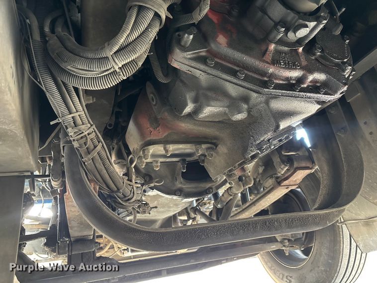 image for item YA1743 2005 Kenworth T600 semi truck