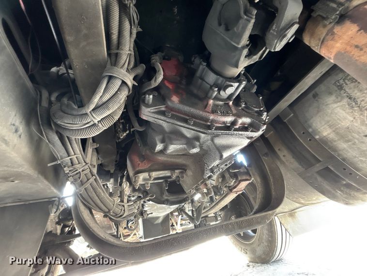 image for item YA1743 2005 Kenworth T600 semi truck