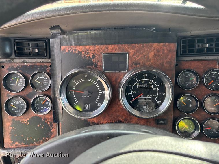 image for item YA1743 2005 Kenworth T600 semi truck