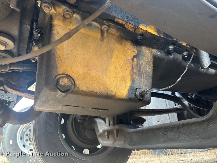 image for item YA1743 2005 Kenworth T600 semi truck