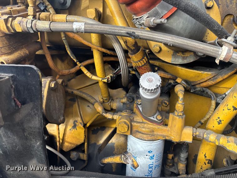 image for item YA1743 2005 Kenworth T600 semi truck