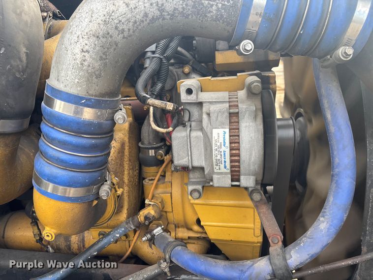 image for item YA1743 2005 Kenworth T600 semi truck