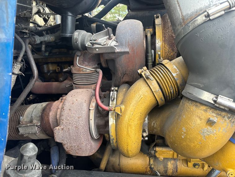 image for item YA1743 2005 Kenworth T600 semi truck