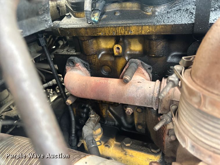 image for item YA1743 2005 Kenworth T600 semi truck