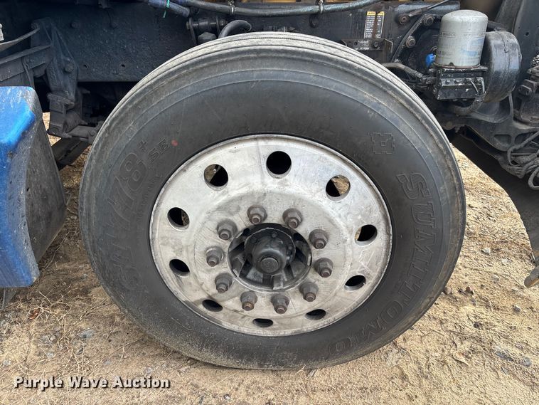 image for item YA1743 2005 Kenworth T600 semi truck