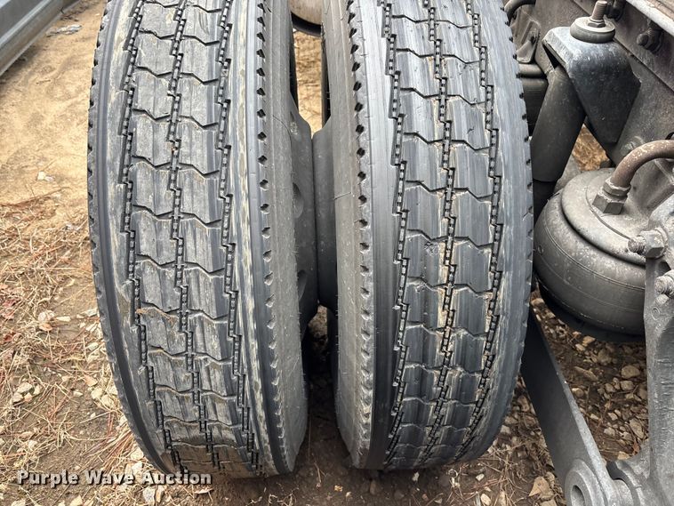 image for item YA1743 2005 Kenworth T600 semi truck