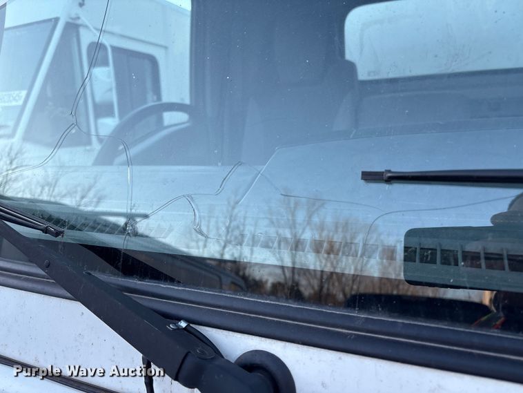 image for item YA1767 2019 Isuzu NRR  box truck