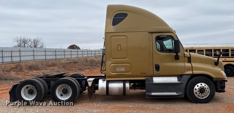 CAMIóN CAMAROTE 2017 FREIGHTLINER