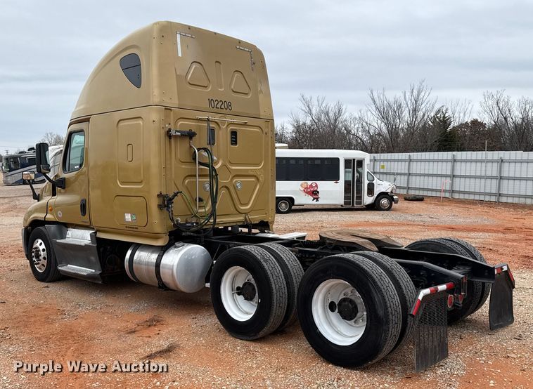 image for item YA1774 2017 Freightliner Cascadia 125 semi truck