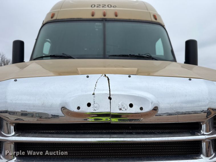 image for item YA1774 2017 Freightliner Cascadia 125 semi truck