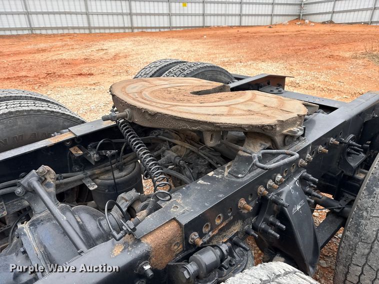 image for item YA1774 2017 Freightliner Cascadia 125 semi truck