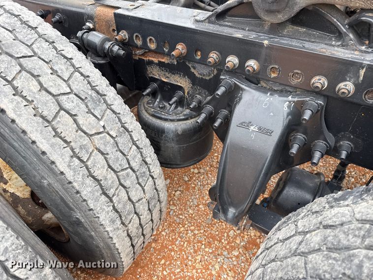 image for item YA1774 2017 Freightliner Cascadia 125 semi truck