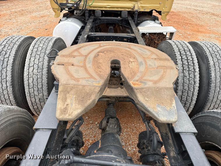 image for item YA1774 2017 Freightliner Cascadia 125 semi truck