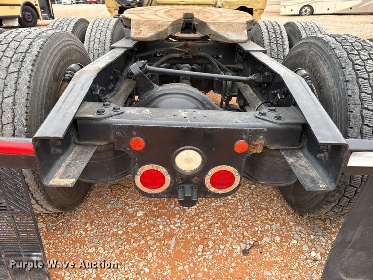 image for item YA1774 2017 Freightliner Cascadia 125 semi truck