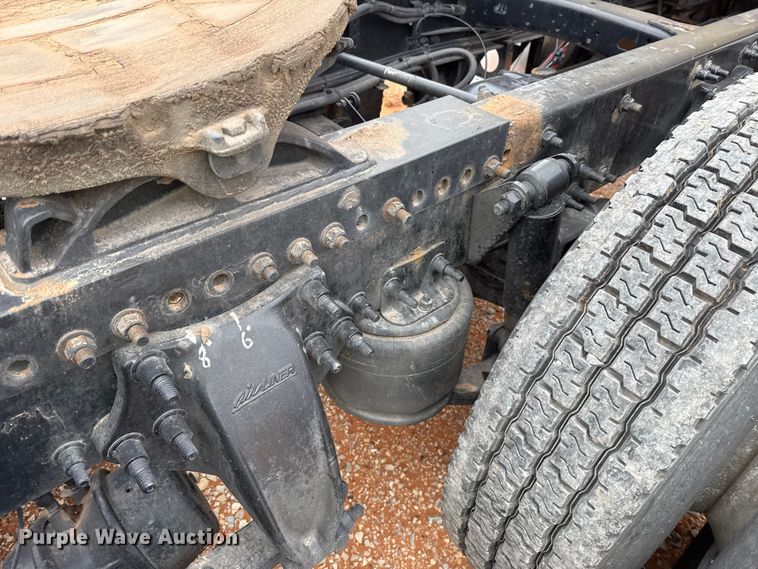 image for item YA1774 2017 Freightliner Cascadia 125 semi truck