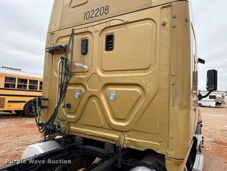 image for item YA1774 2017 Freightliner Cascadia 125 semi truck