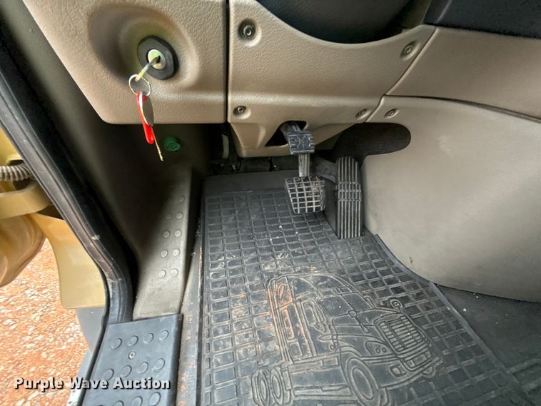 image for item YA1774 2017 Freightliner Cascadia 125 semi truck