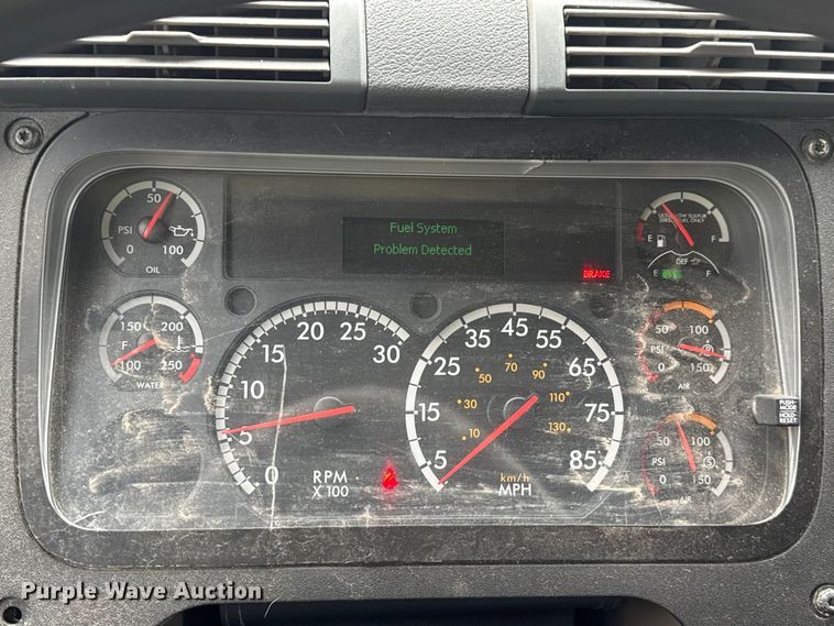 image for item YA1774 2017 Freightliner Cascadia 125 semi truck