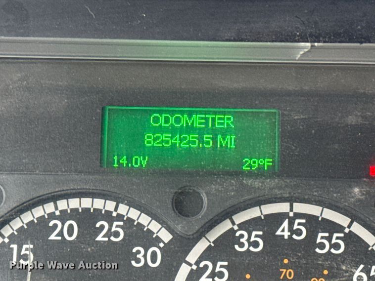 image for item YA1774 2017 Freightliner Cascadia 125 semi truck