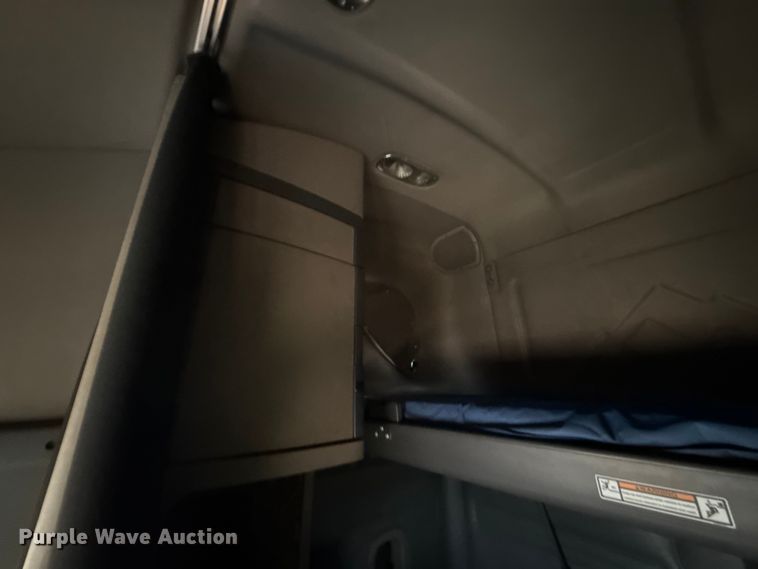 image for item YA1774 2017 Freightliner Cascadia 125 semi truck