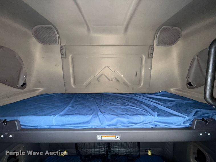 image for item YA1774 2017 Freightliner Cascadia 125 semi truck