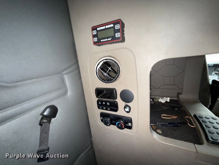 image for item YA1774 2017 Freightliner Cascadia 125 semi truck