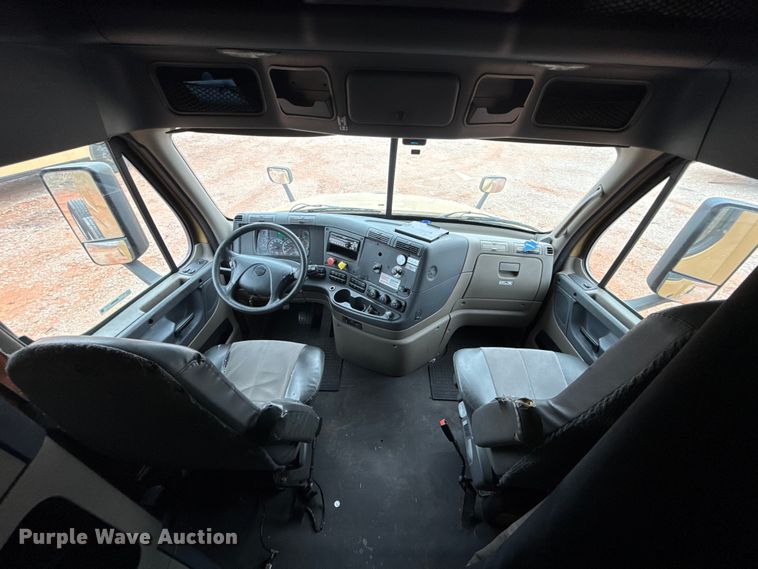 image for item YA1774 2017 Freightliner Cascadia 125 semi truck